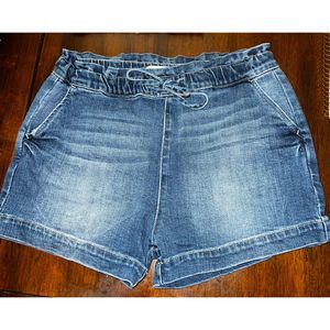 KanCan Jean shorts with belt